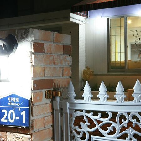 Guesthouse Mate Ciudad Metropolitana de Ciudad Metropolitana de Busan Exterior foto